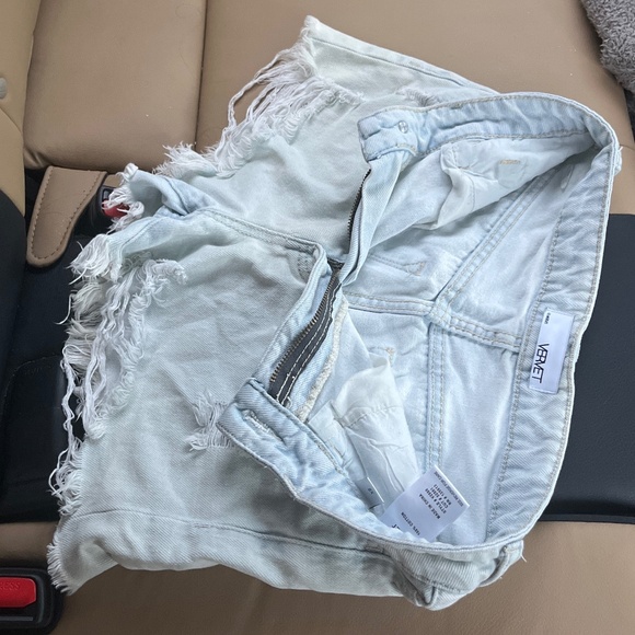 VERVET Distressed Jean shorts - Picture 2 of 3